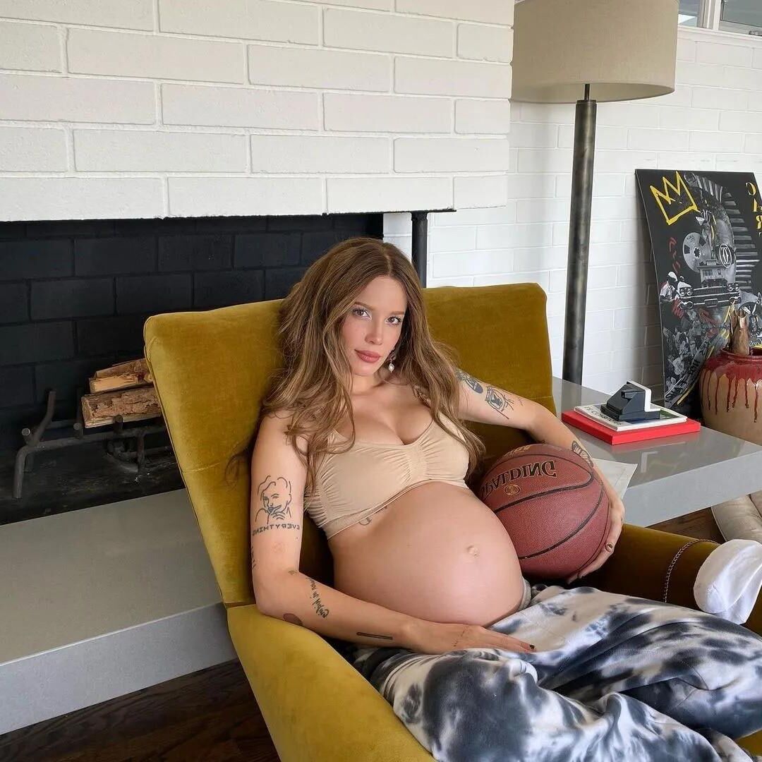 Halsey pregnant