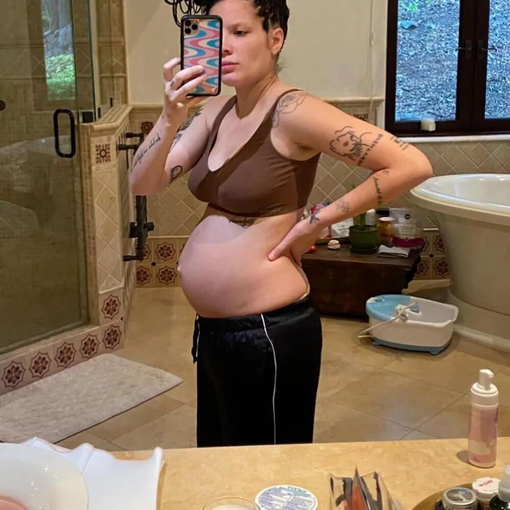 Halsey pregnant