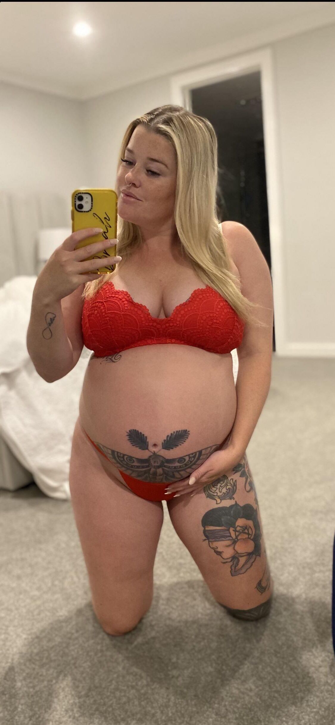 Pregnant blonde with tatts