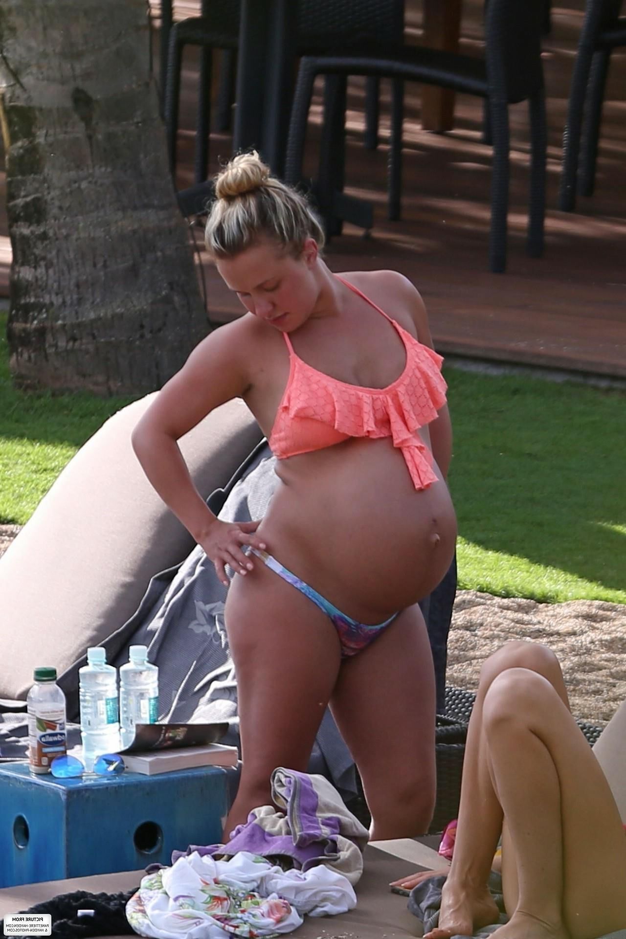 Preggers Strandbikini und draußen