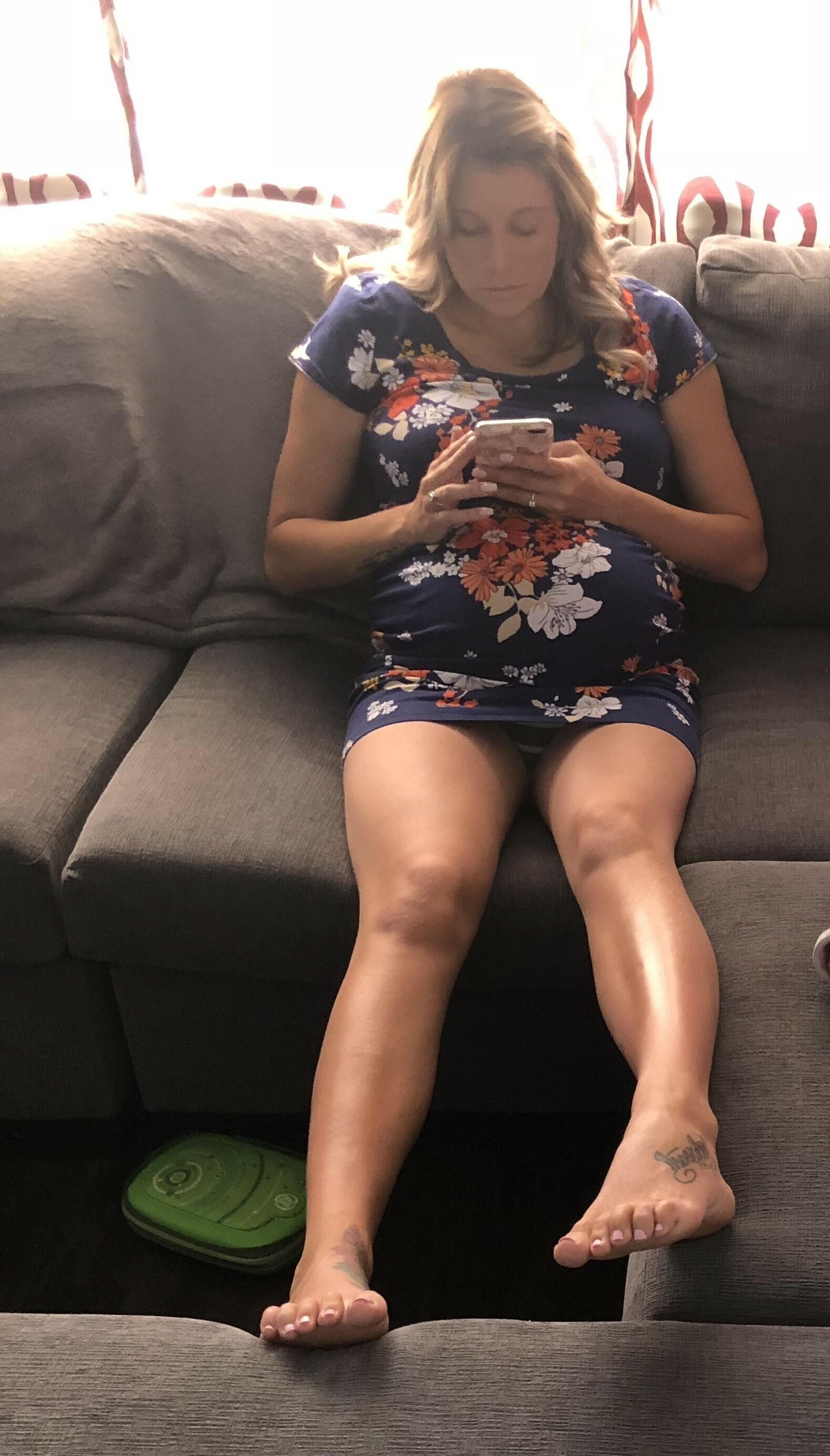 Pregnant candid shows her feet