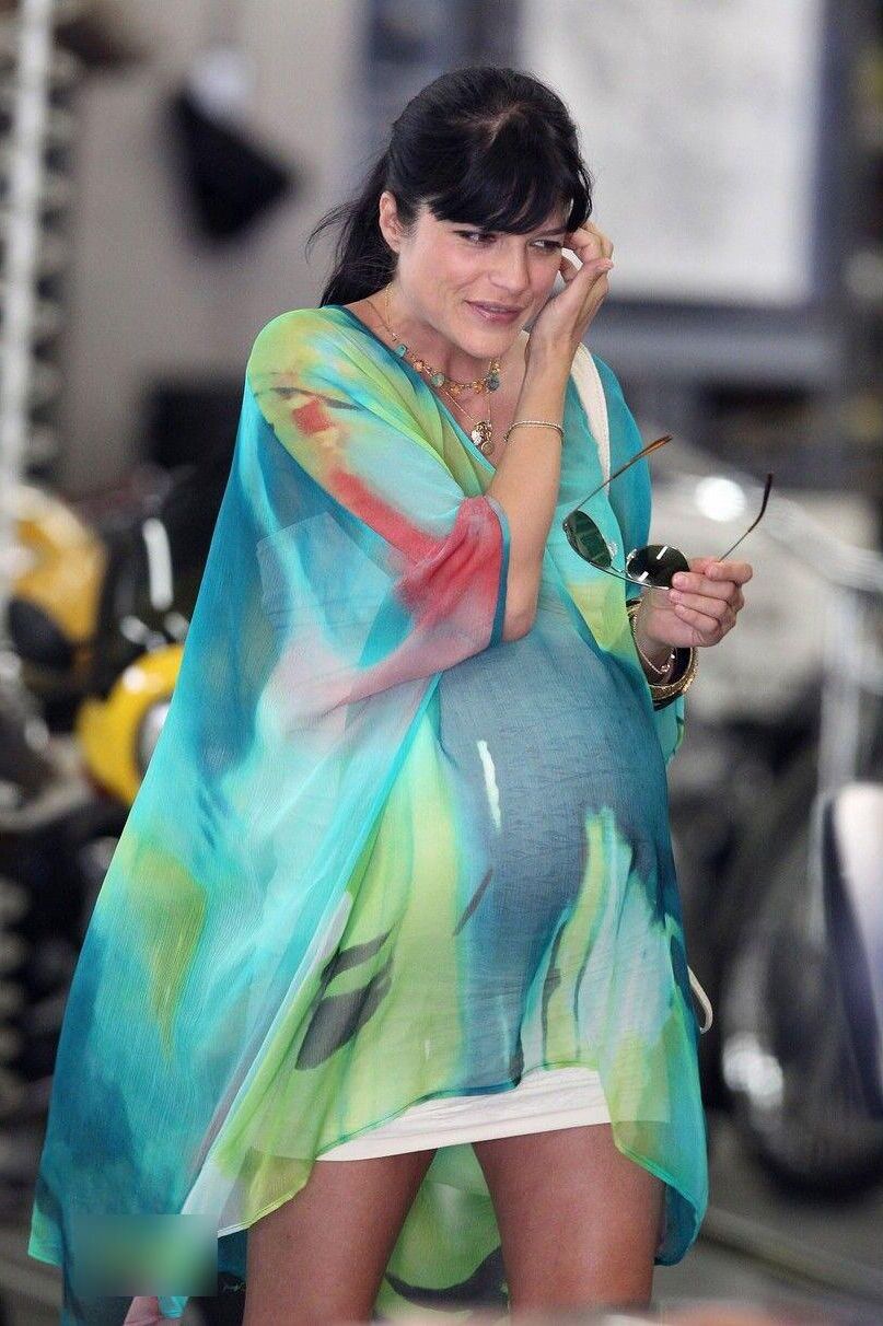 Selma Blair enceinte