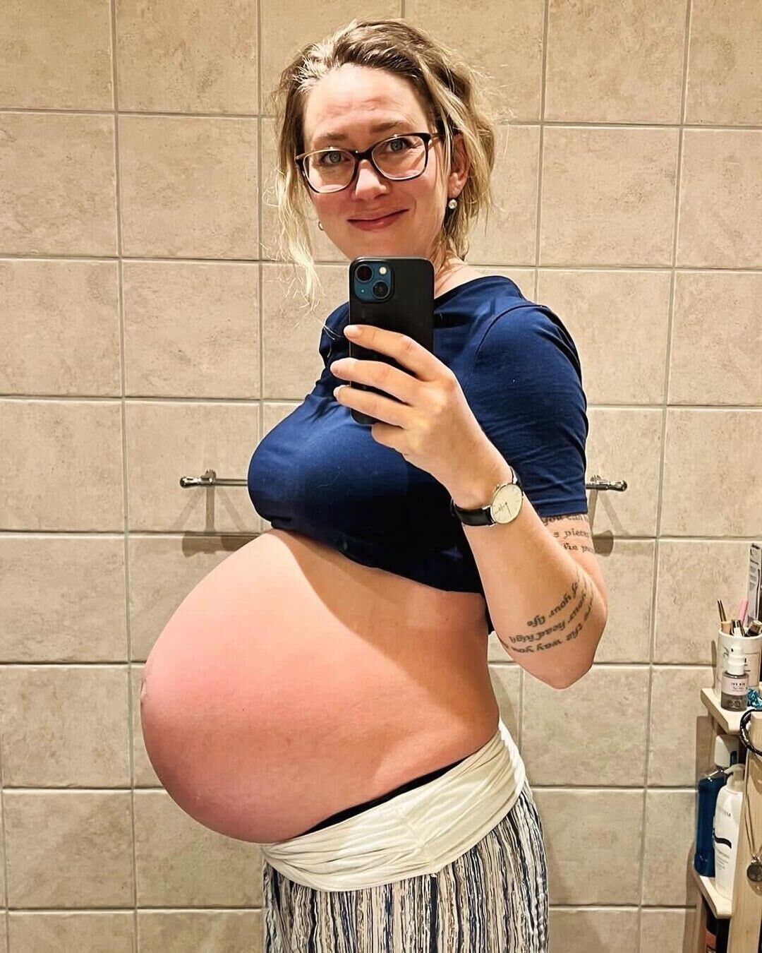 Preggo Hotsity