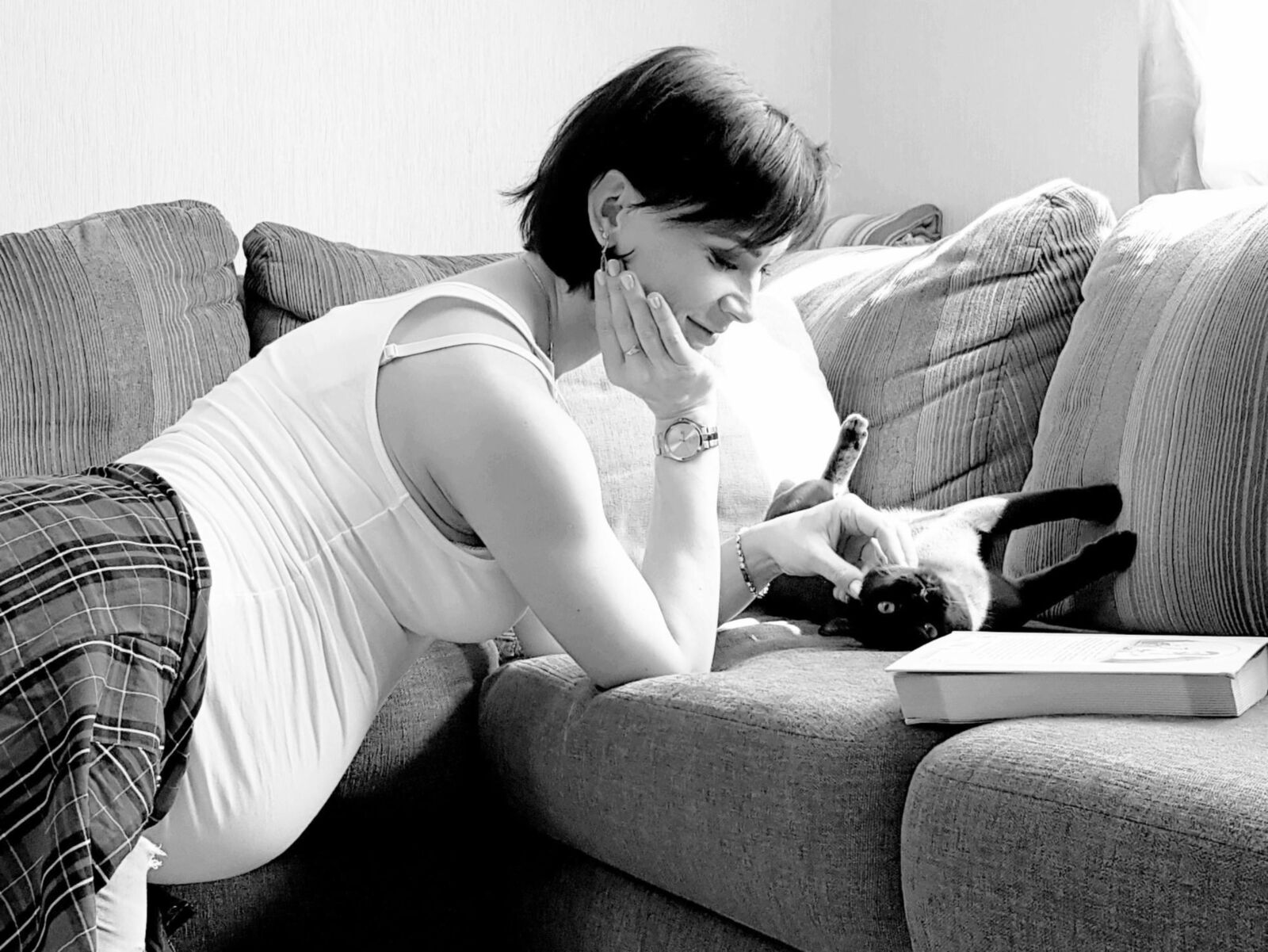Nicht -nackte Milf schwanger
