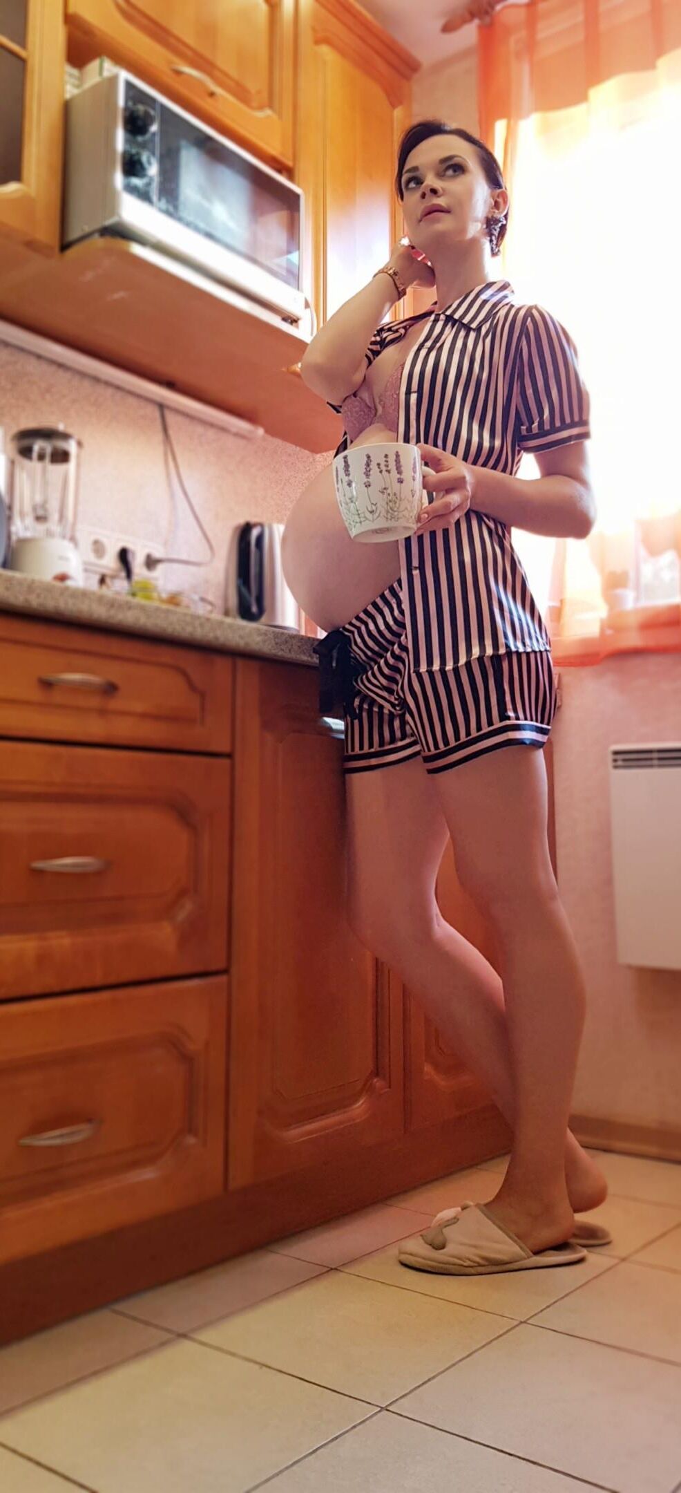 Nicht -nackte Milf schwanger