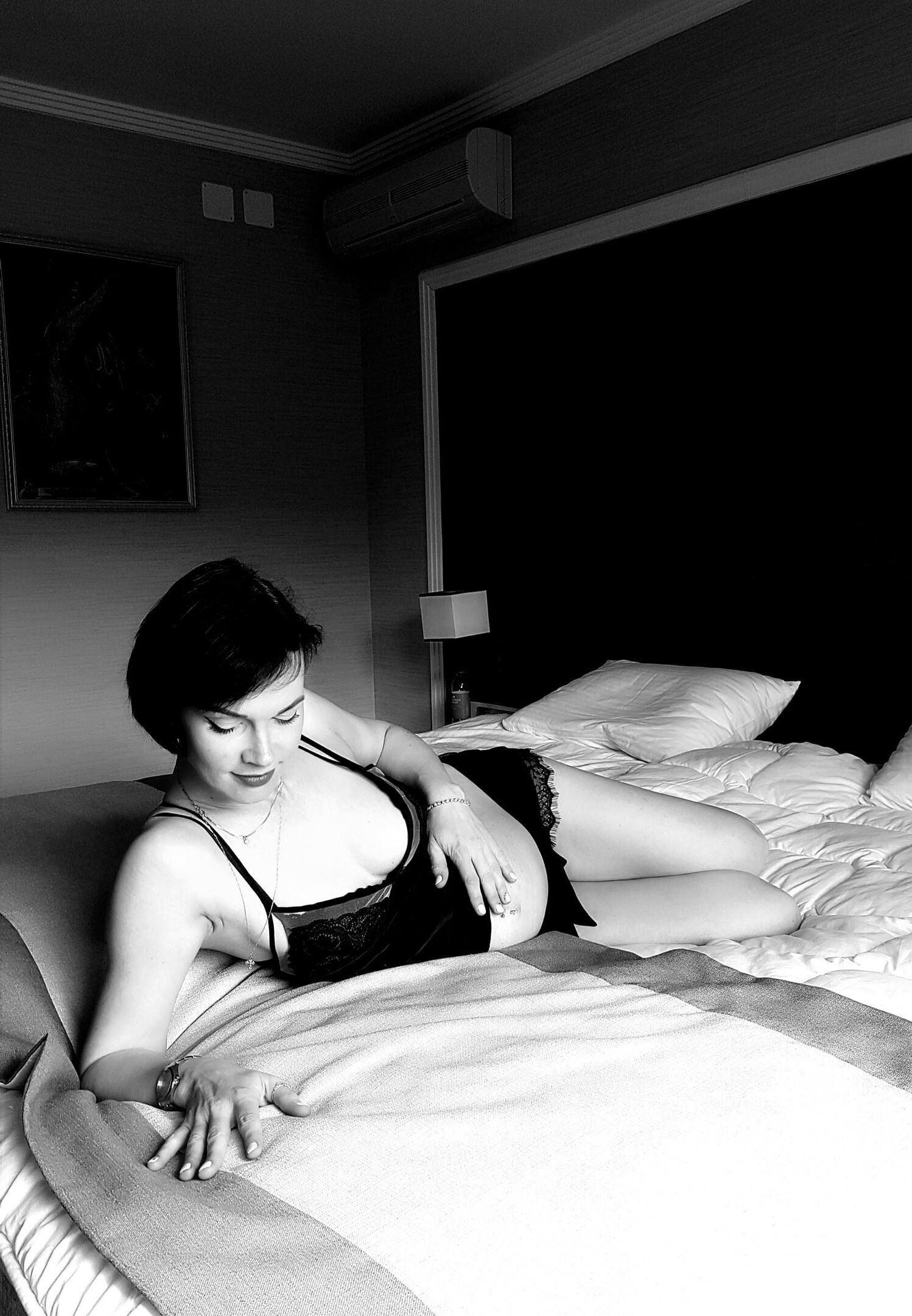 Nicht -nackte Milf schwanger