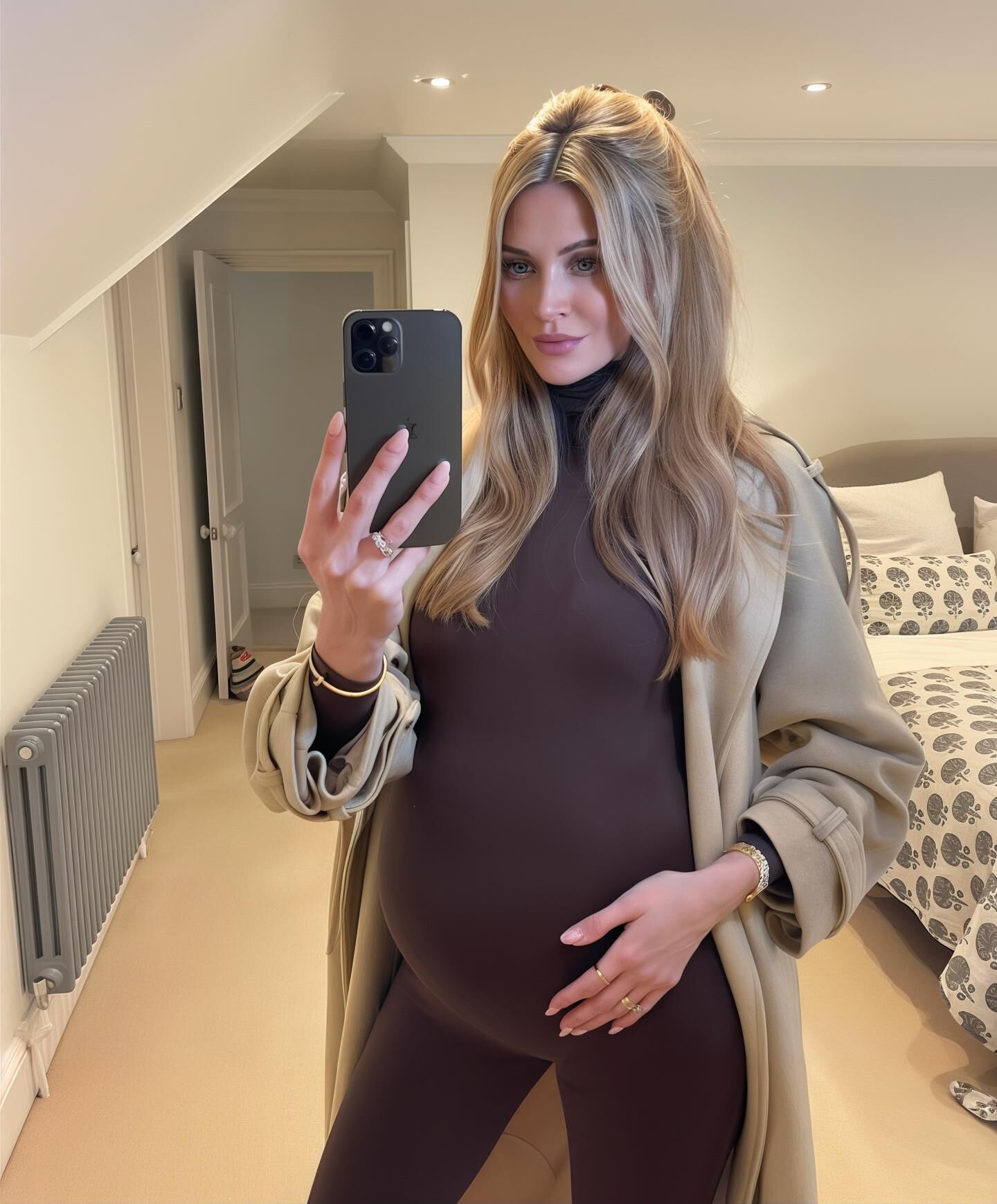 Schöne blonde Preggo