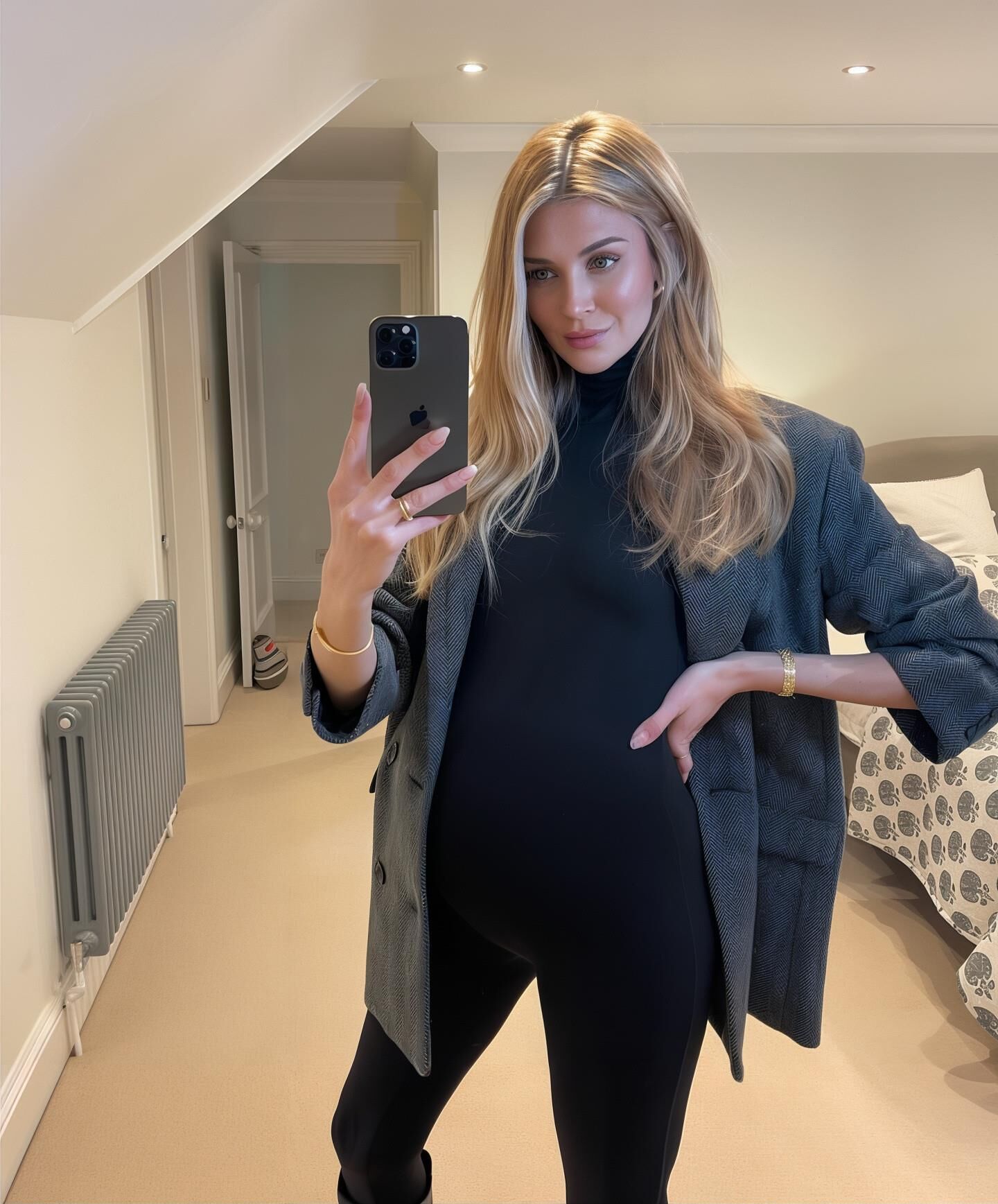 Schöne blonde Preggo