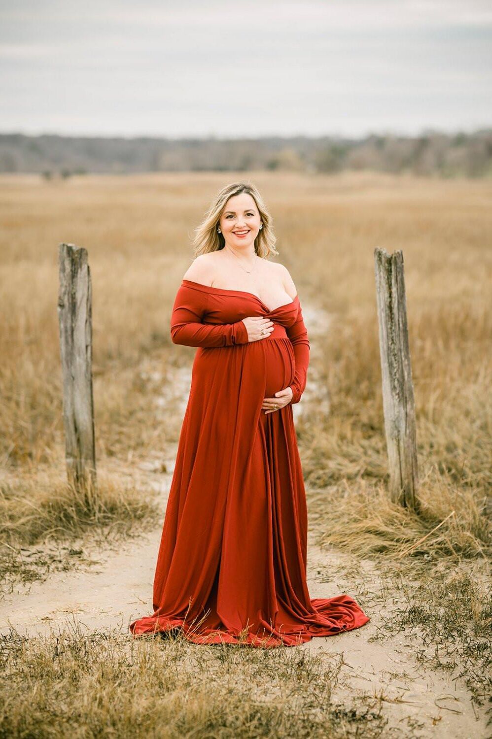 Chubby Steph shows her preggo belly