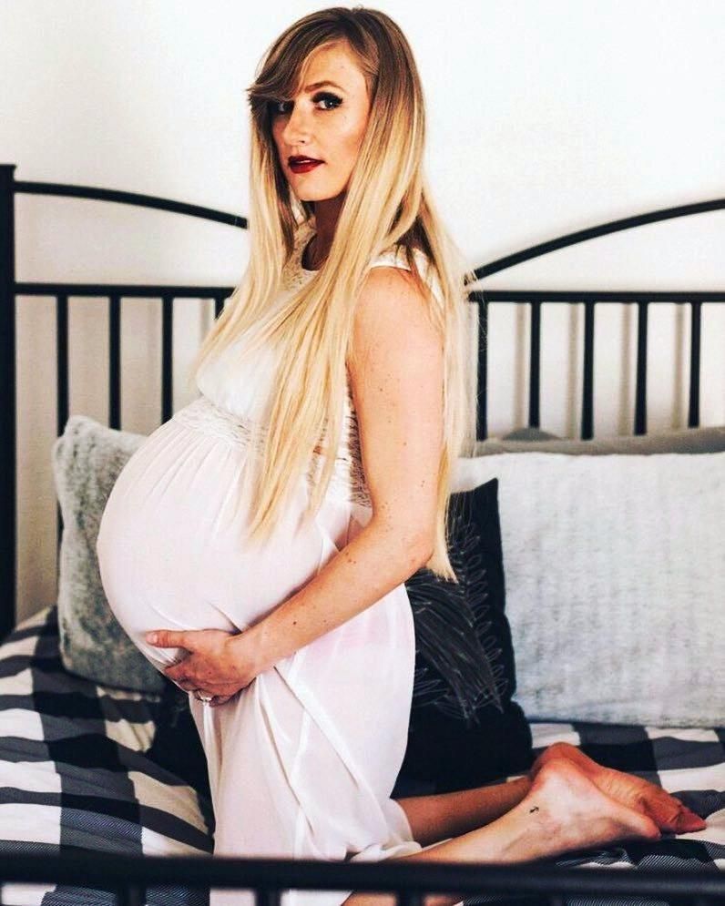 Blonde Preggo Power 