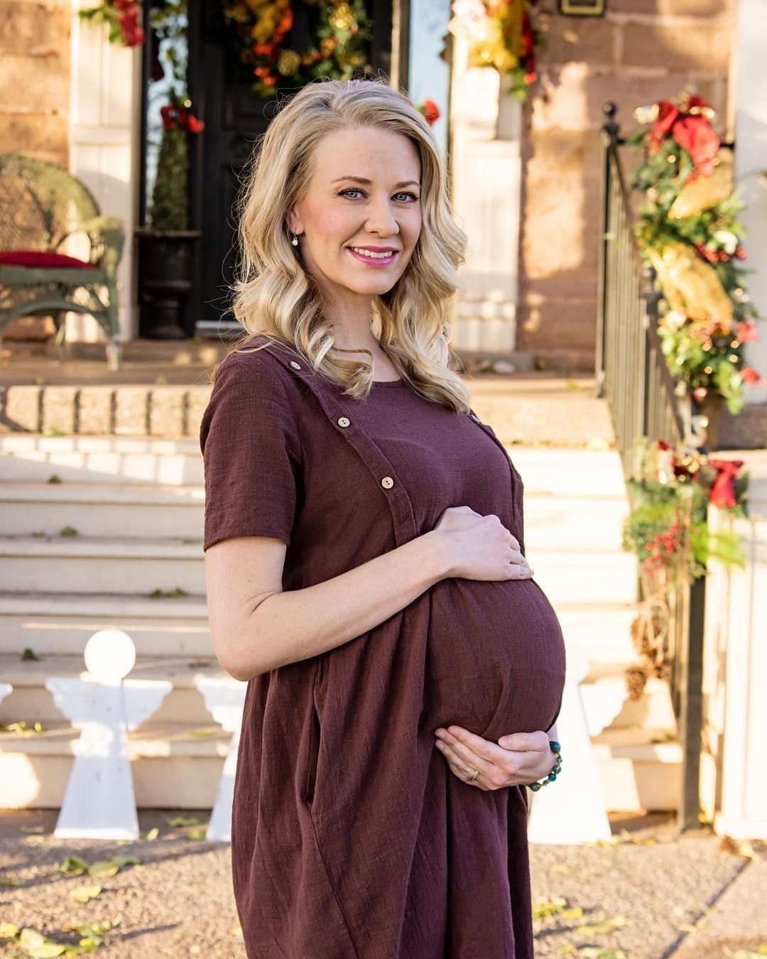 Blonde Preggo Power 