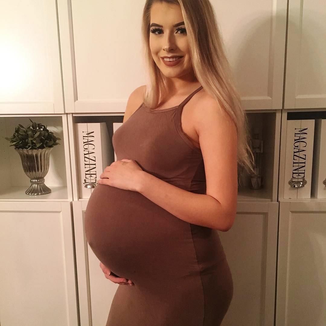 Blonde Preggo Power 