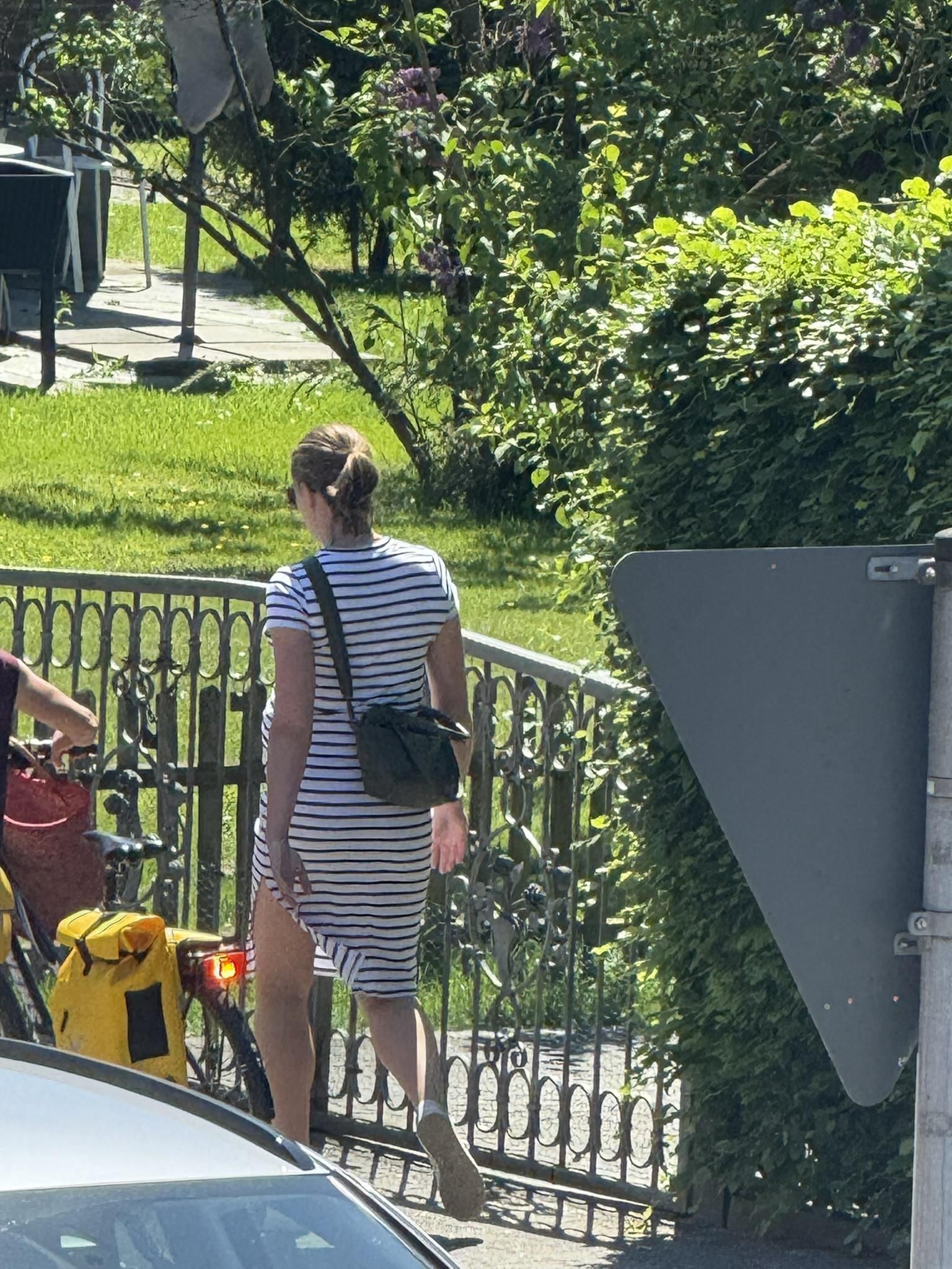 Откровенная беременная мамочка