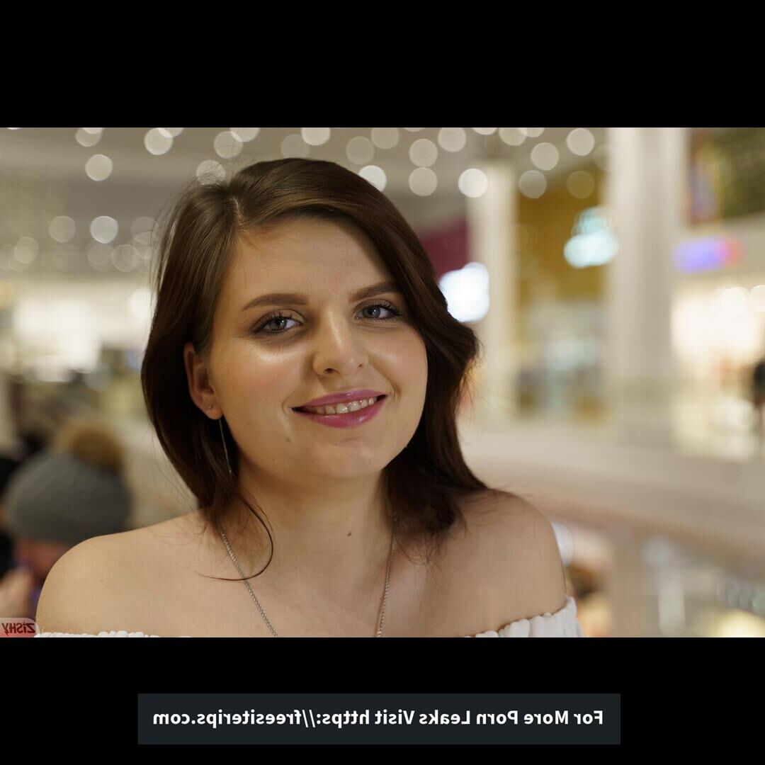 teen pregnant beauty