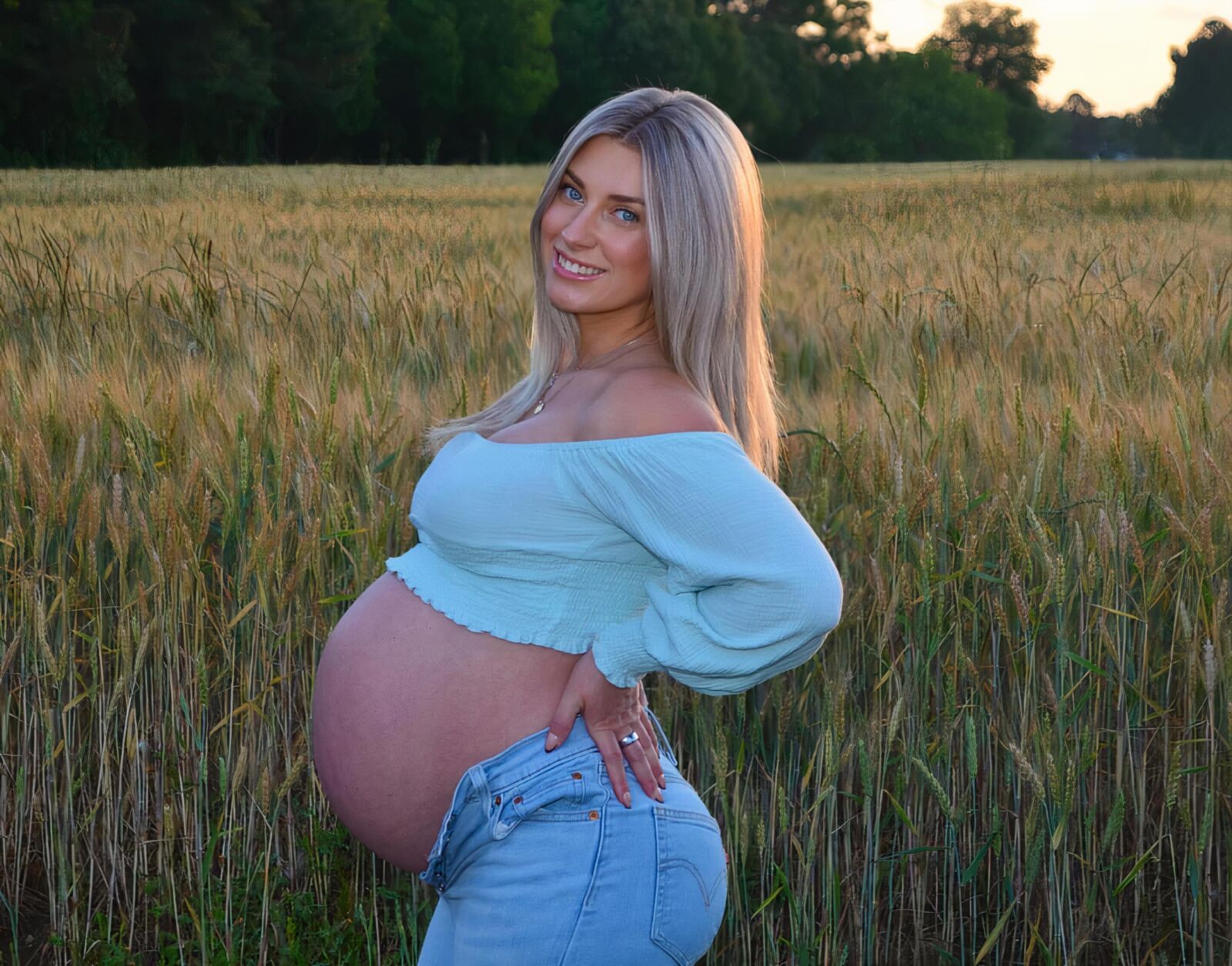 Blonde Preggo Power 