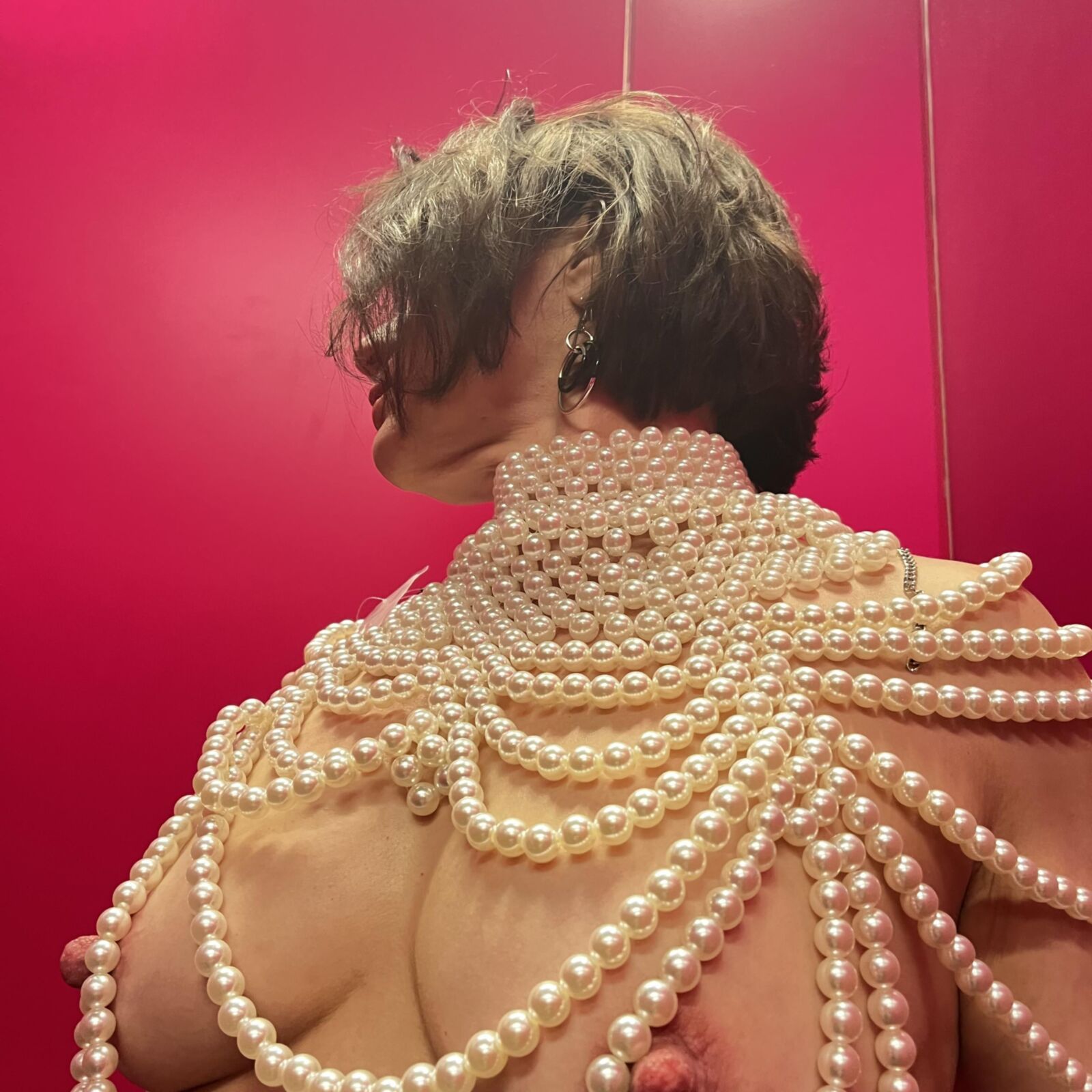 MadameD wearing Pearls on big nipple saggy milk Tits 