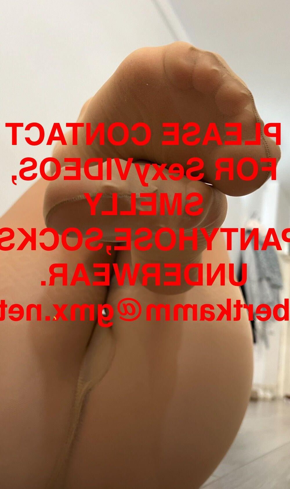 MadameD wearing Pearls on big nipple saggy milk Tits 