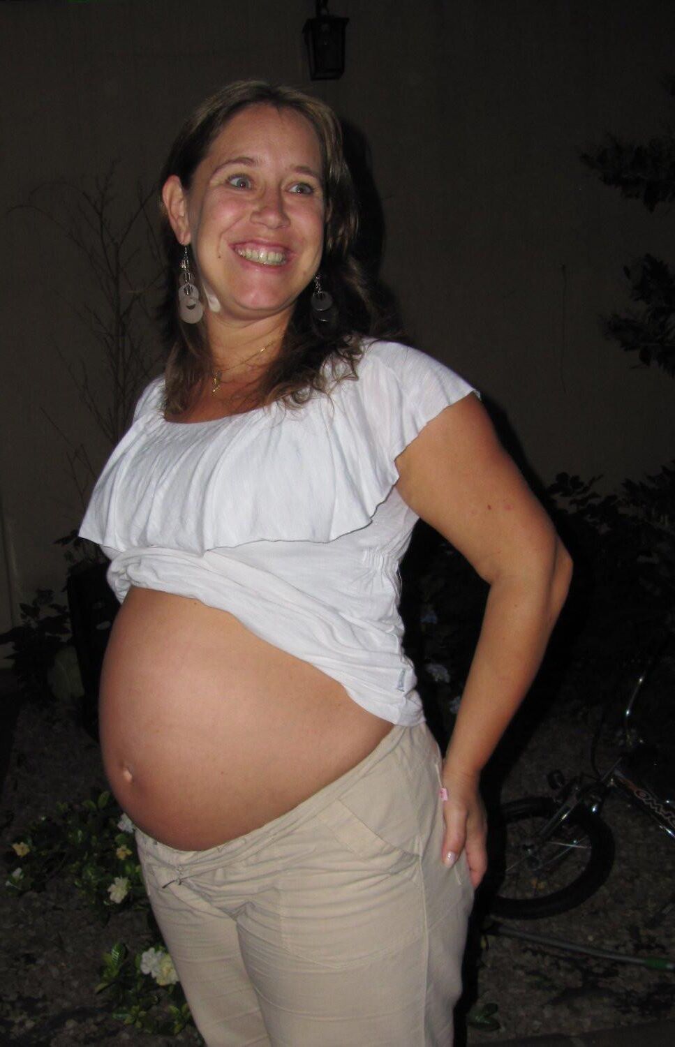 Pregnant wife exposes her big belly