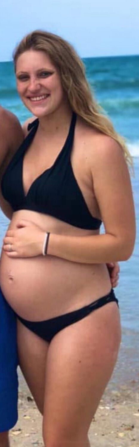 Pregnant yo young blonde mom