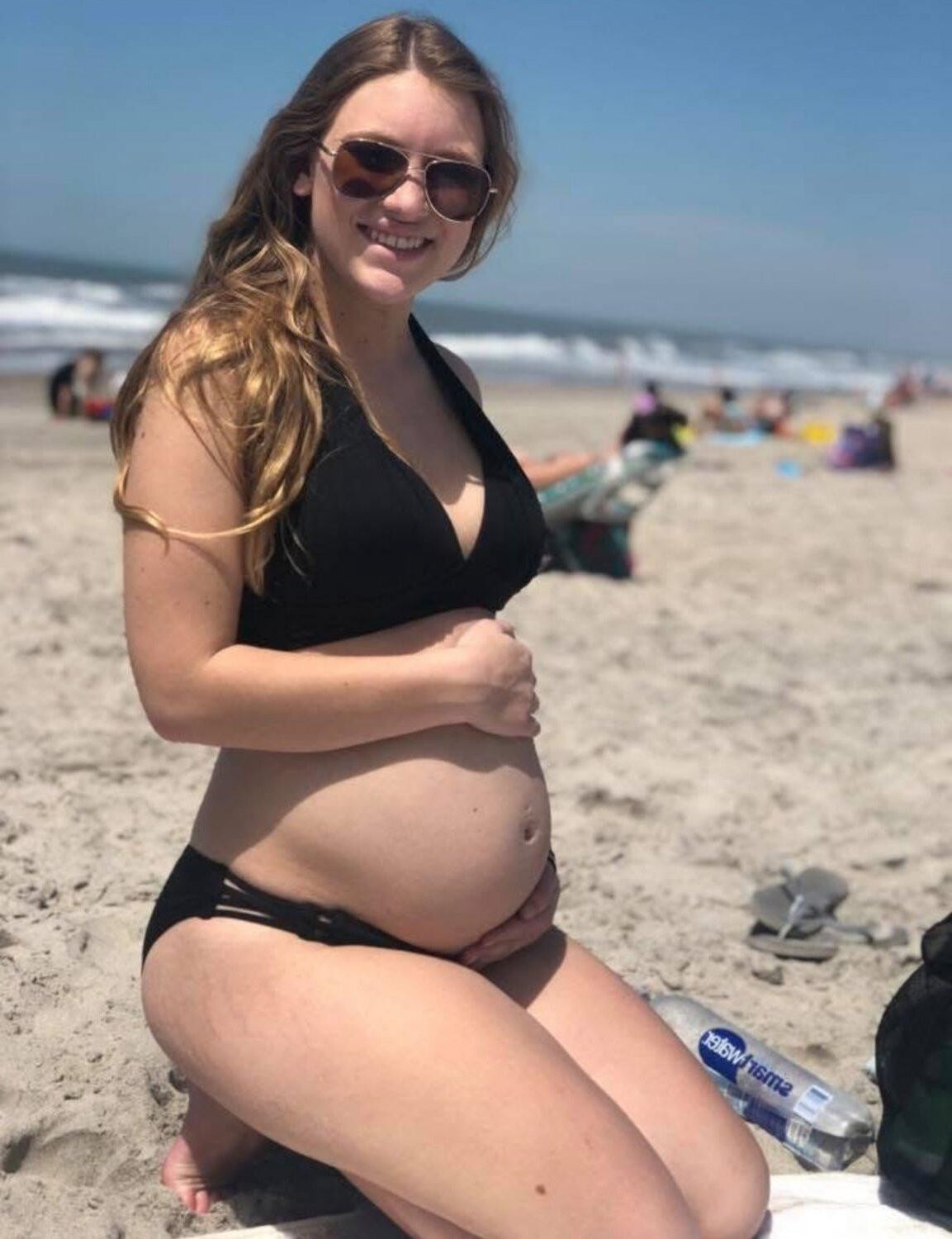 Pregnant yo young blonde mom