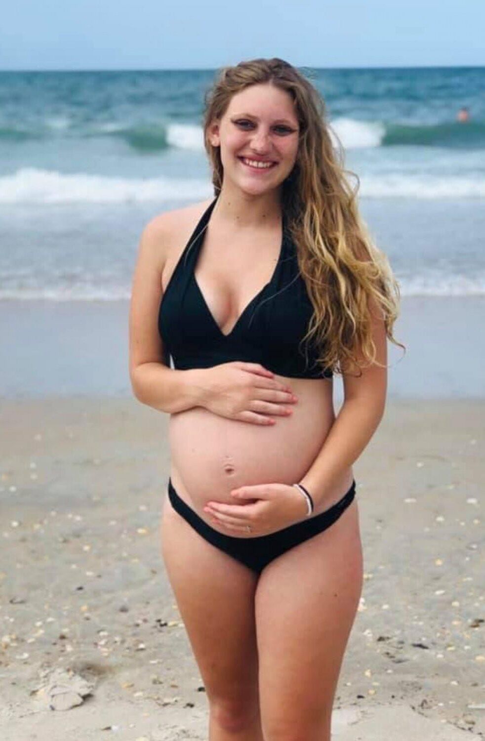 Pregnant yo young blonde mom