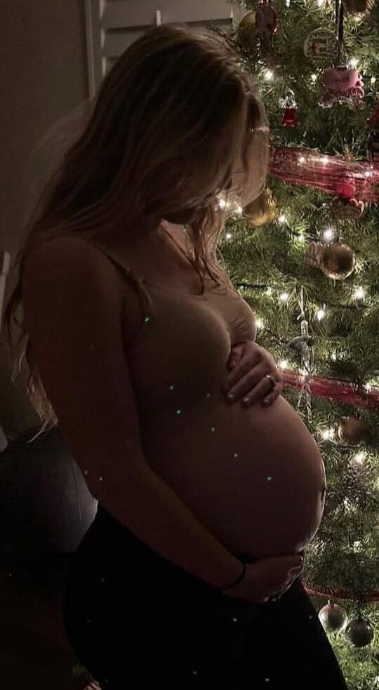 Pregnant yo young blonde mom