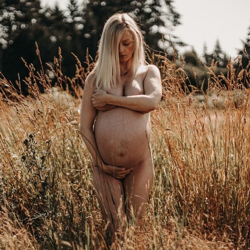 Stunning Pregnant Blonde 