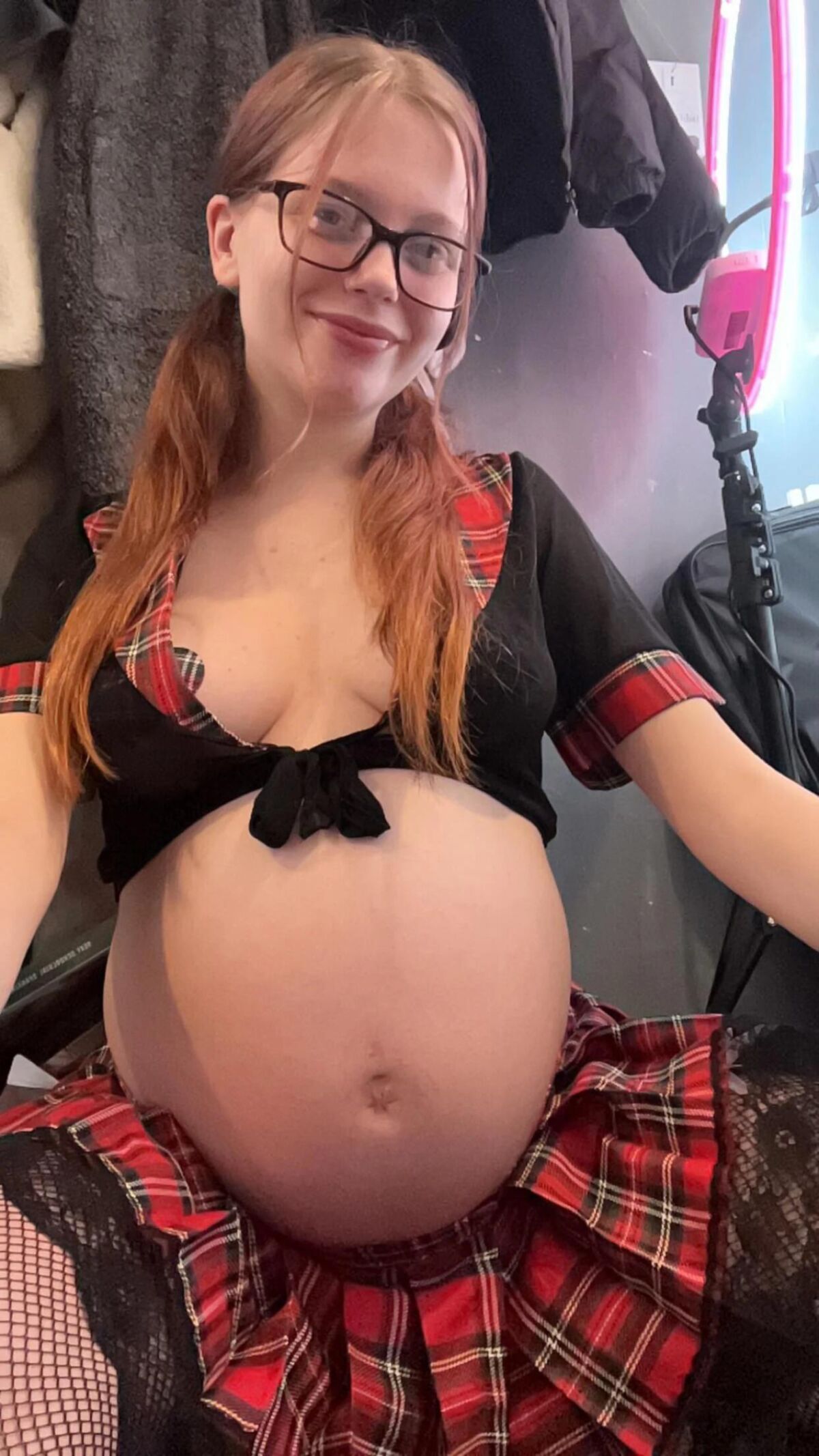 OMFG I love pregnant cunts 