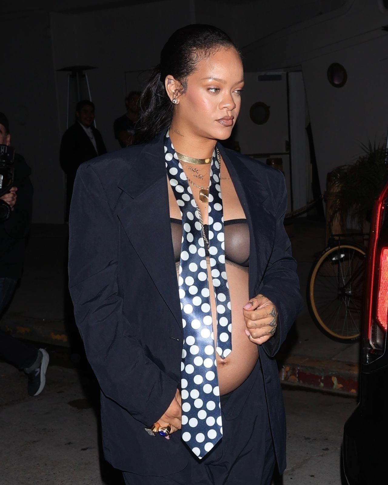 Pregnant RIHANNA Leaves a Late night Dinner at Giorgio Baldi