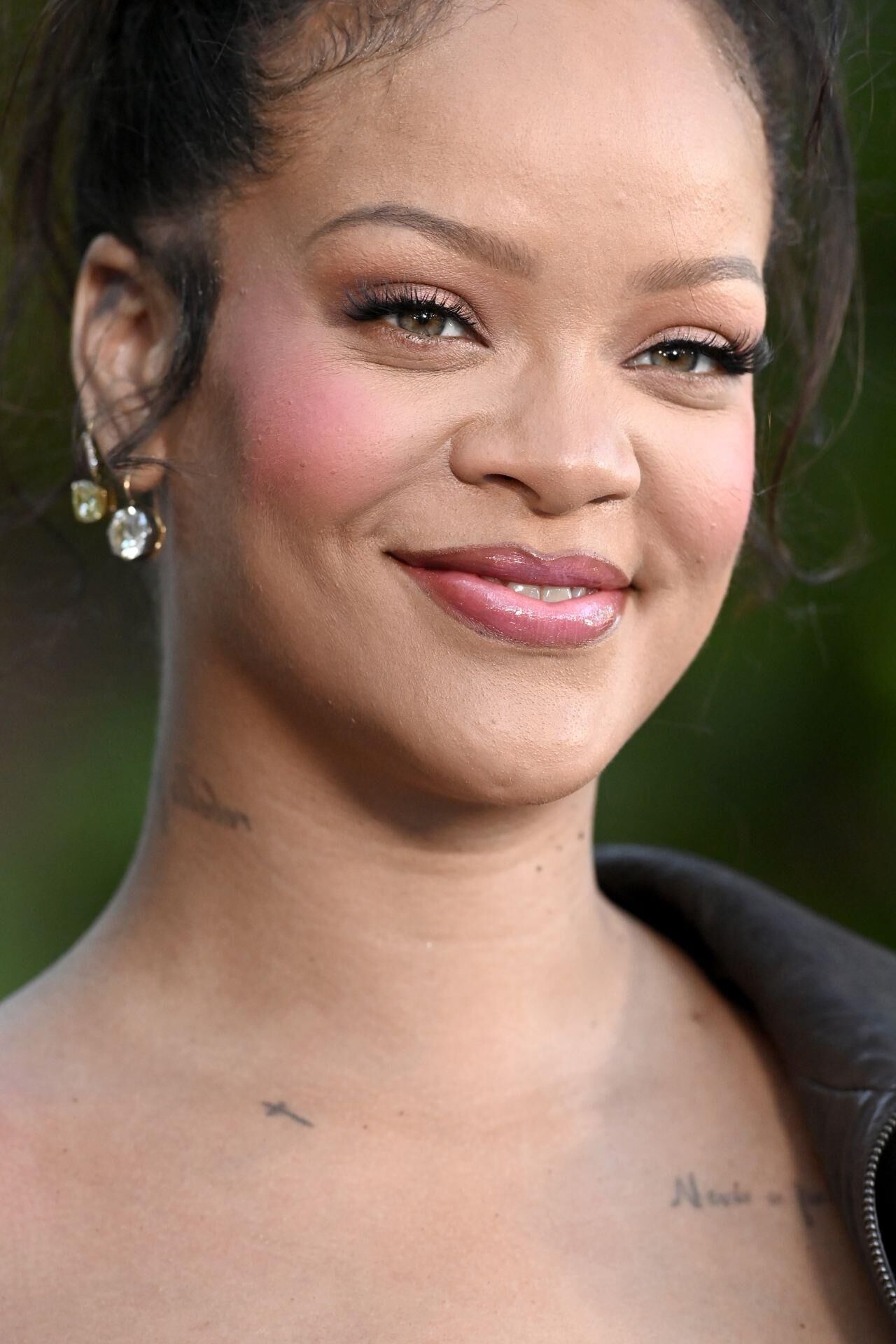 Rihanna’s Rebel Smurf Style: Premiere’s Unexpected E