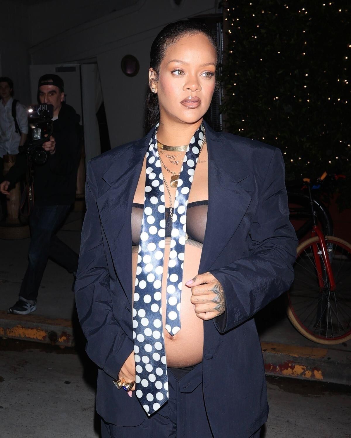Pregnant RIHANNA Leaves a Late night Dinner at Giorgio Baldi