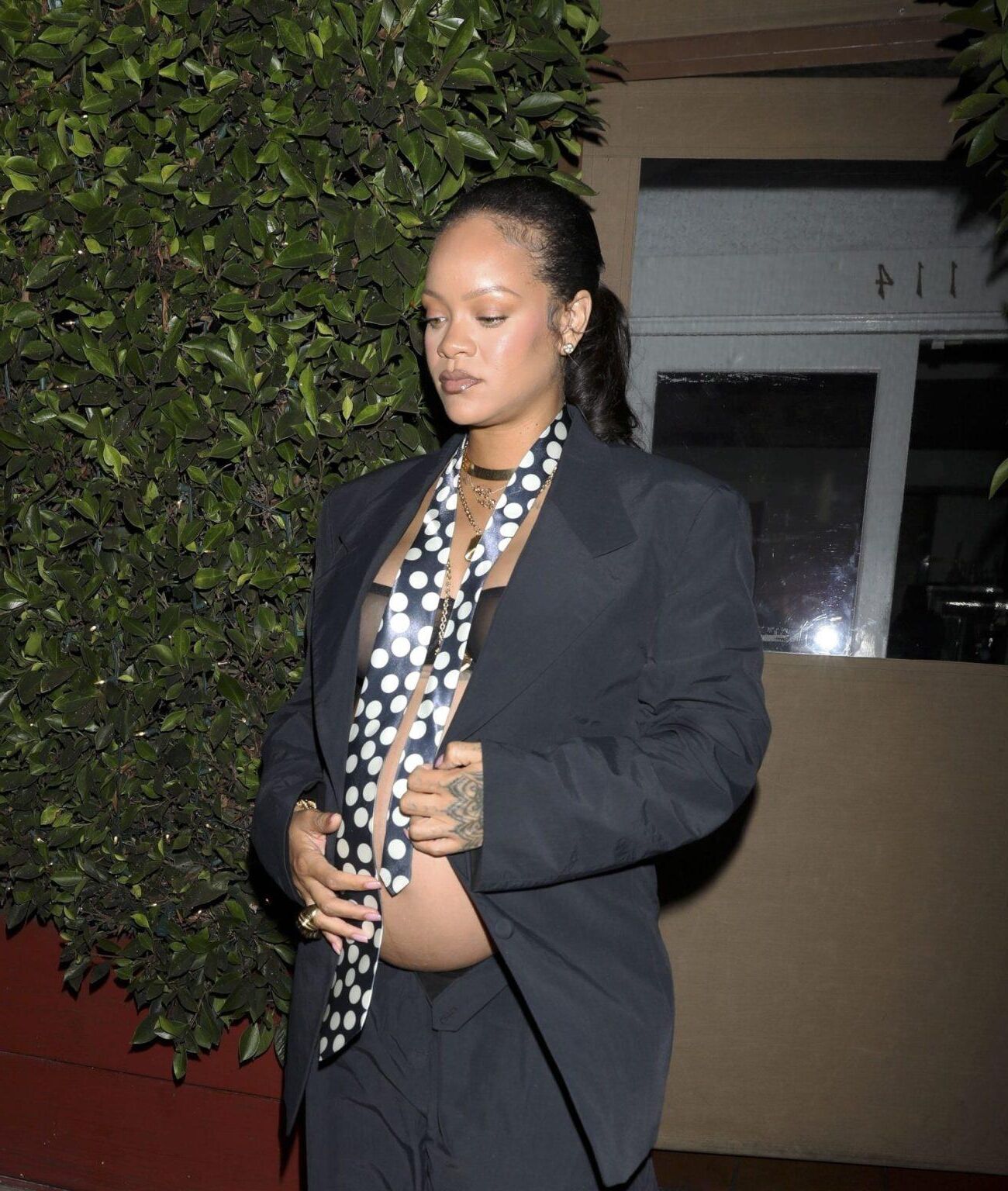 Pregnant RIHANNA Leaves a Late night Dinner at Giorgio Baldi
