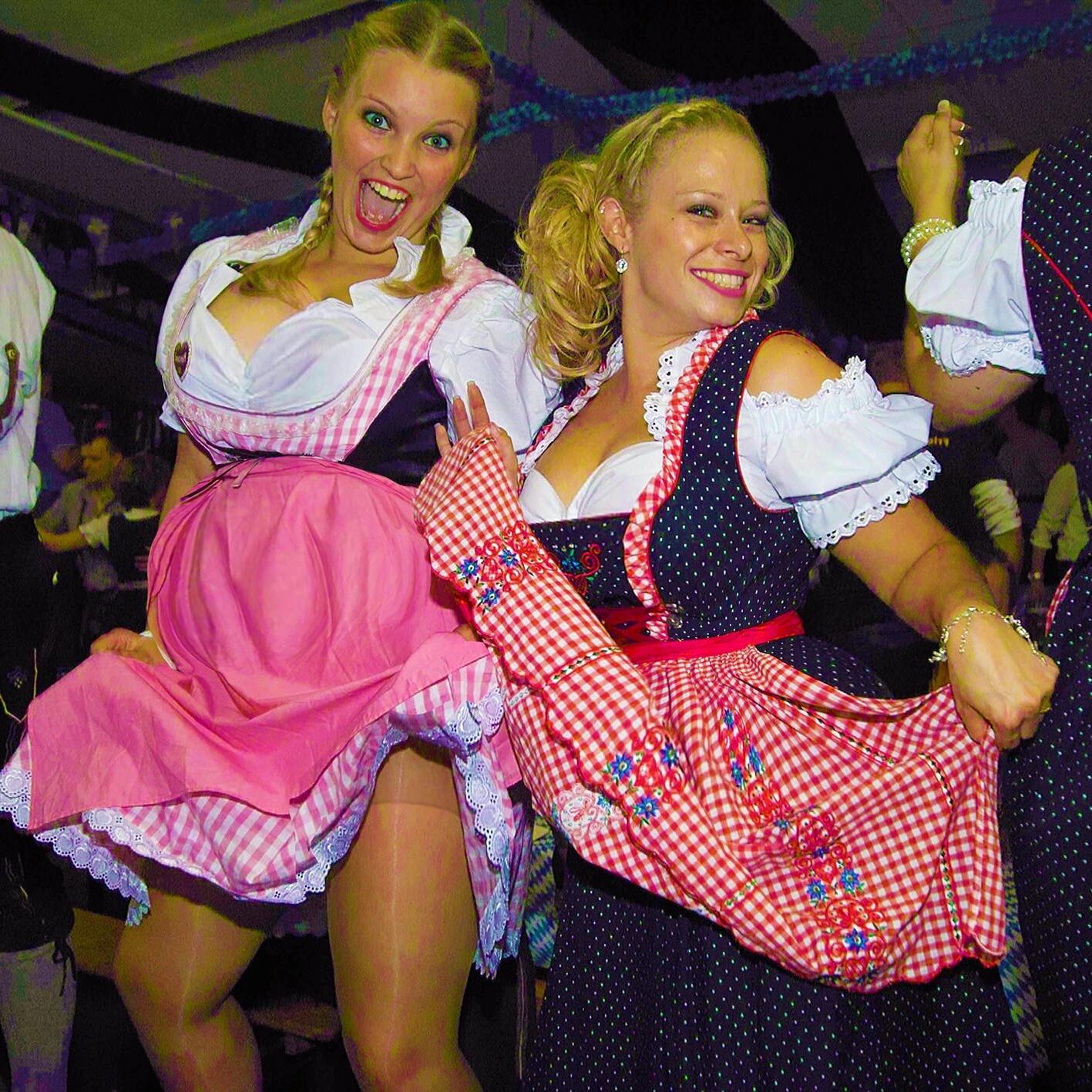 geschwängertedirndlmadlnträchtigin tracht（）