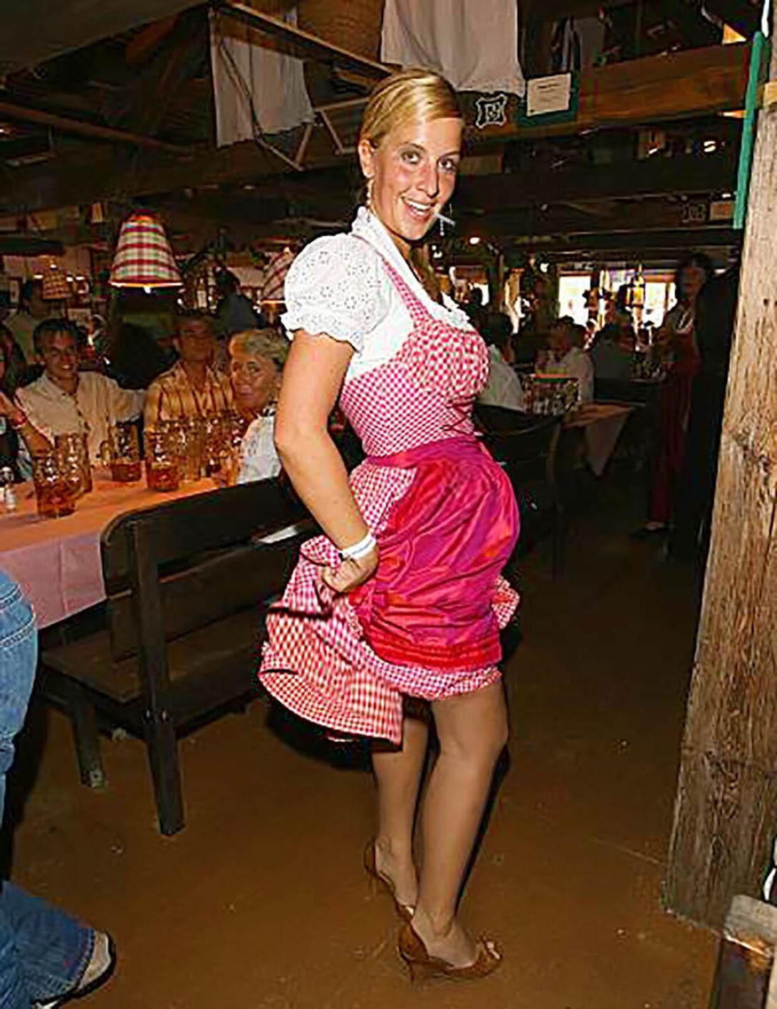 geschwängertedirndlmadlnträchtigin tracht（）