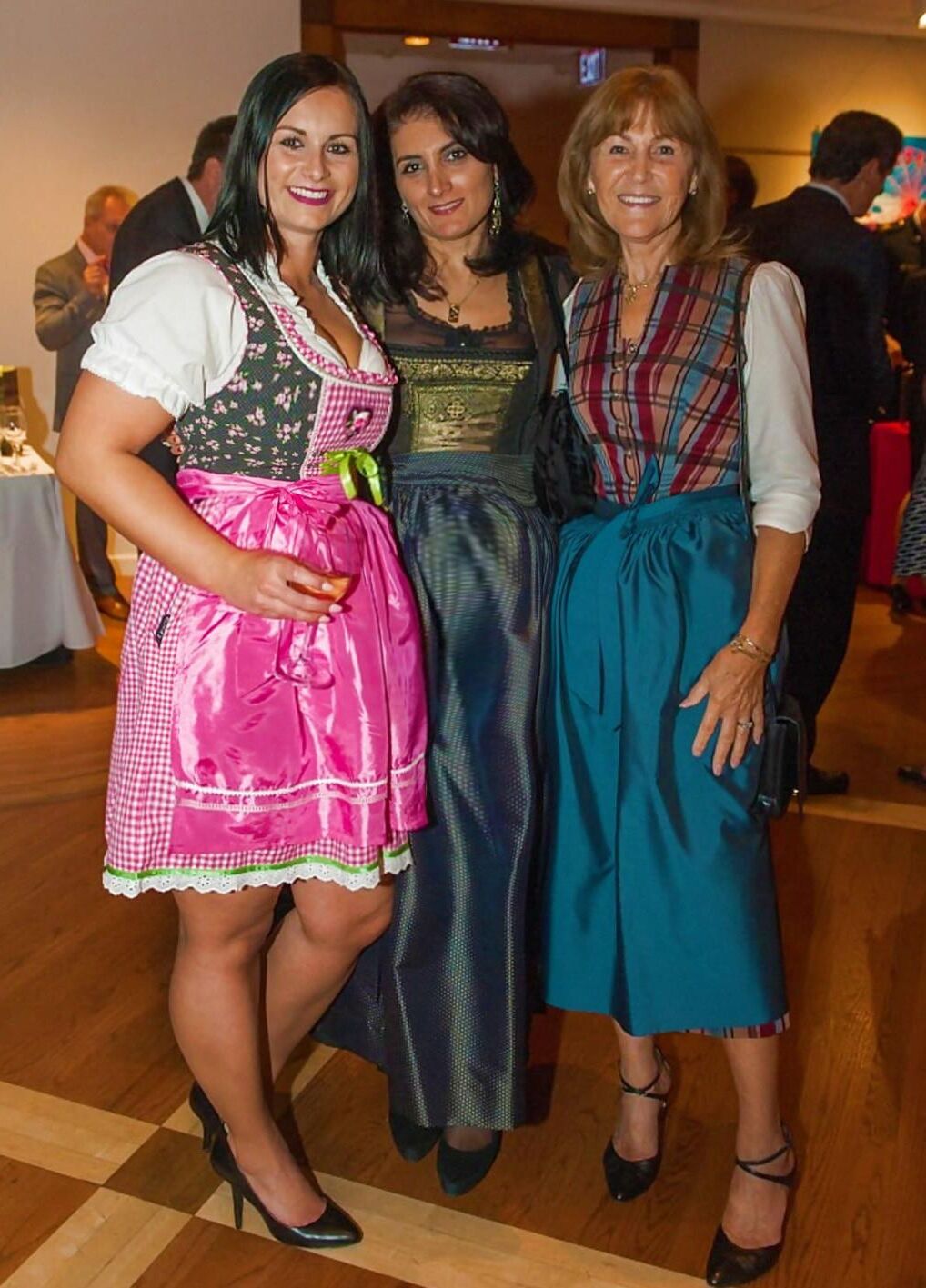 geschwängertedirndlmadlnträchtigin tracht（）
