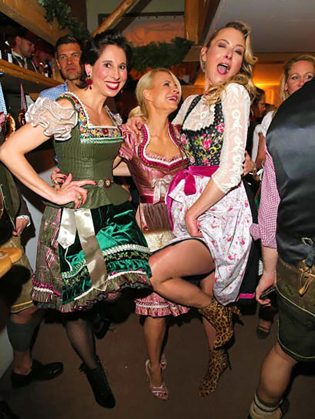 geschwängertedirndlmadlnträchtigin tracht（）