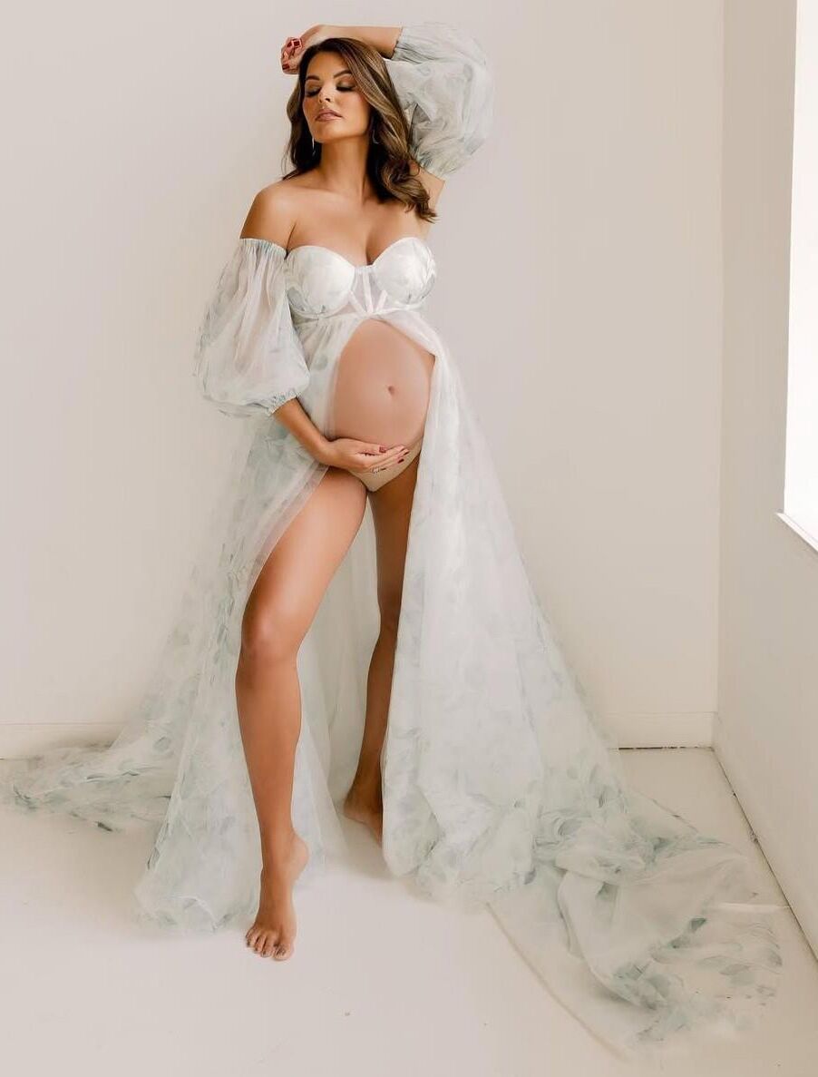 Le modèle IG enceinte veut que vous mettiez un autre bébé en elle