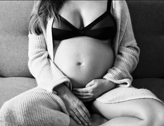 LEURS VENTRES GONFLENT, LEURS MAMELLES GONFLENT, MA BEDET GONFLE