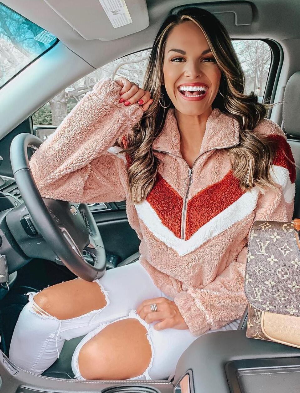 Le modèle IG enceinte veut que vous mettiez un autre bébé en elle