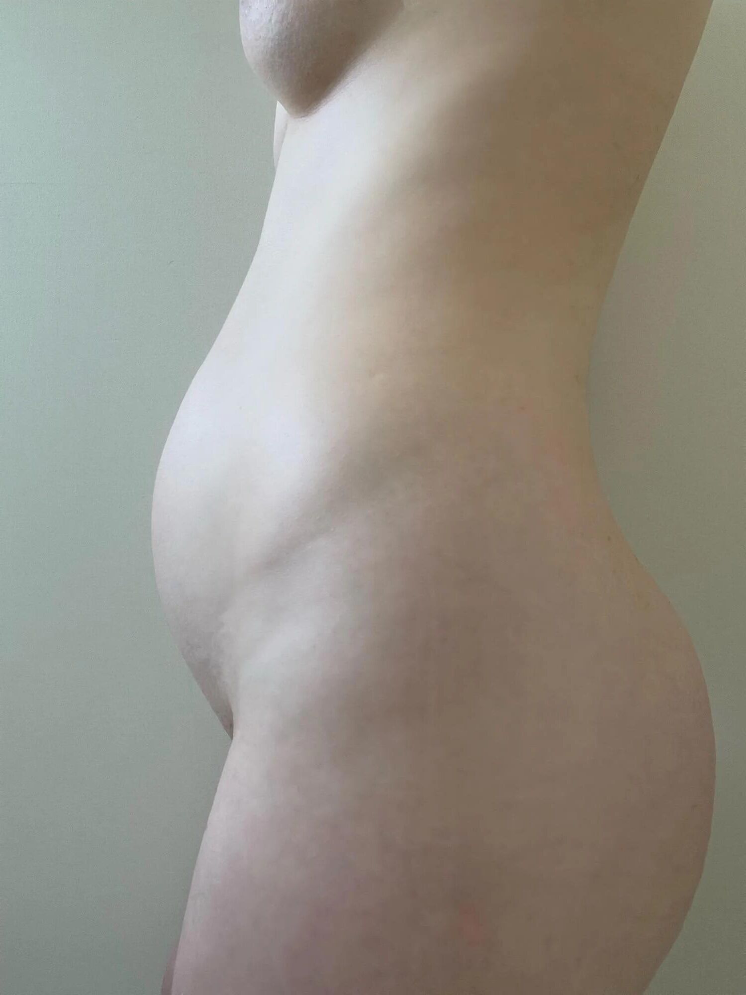 Nude enceinte