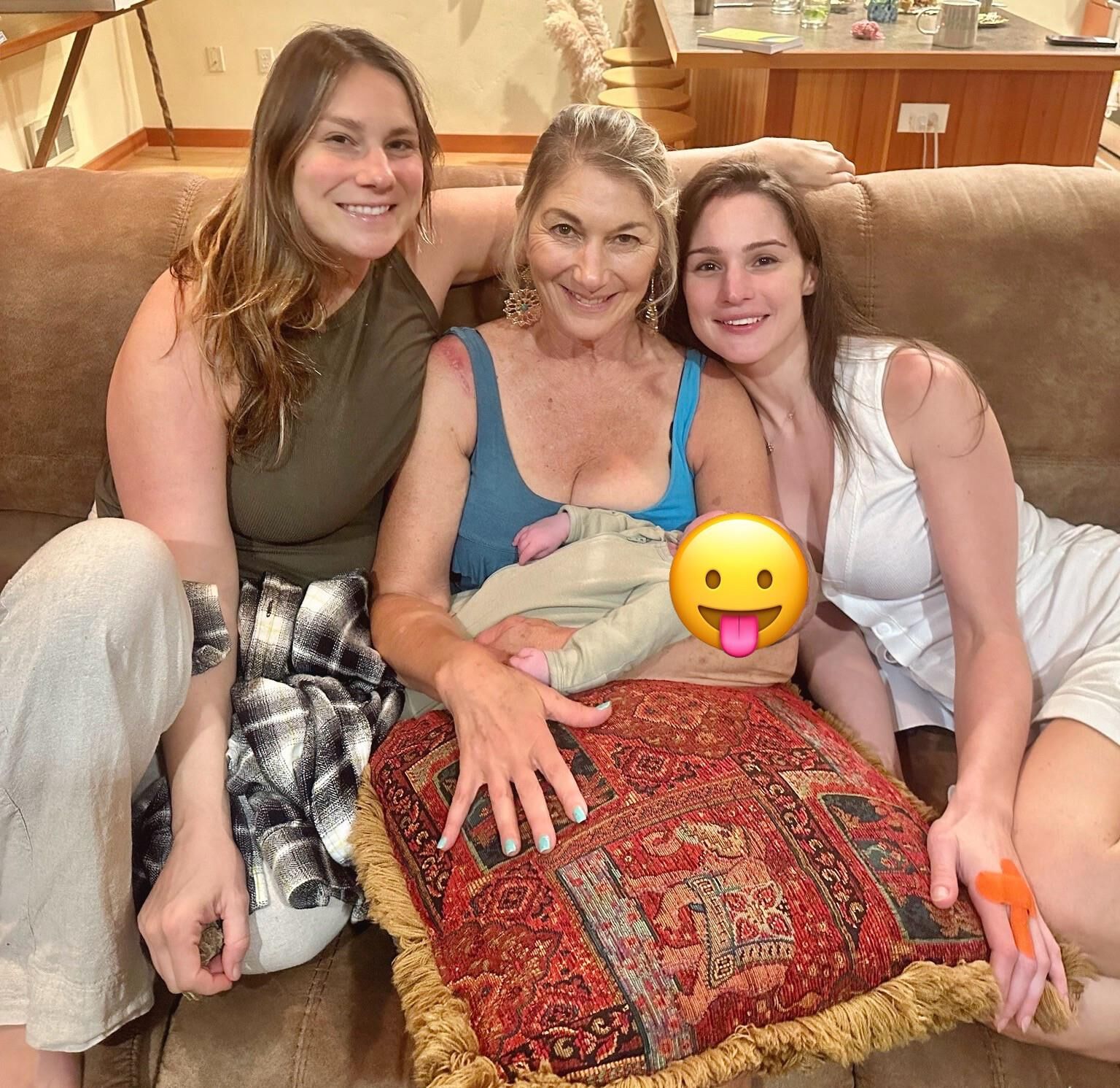 Boobace grand-mère et filles nn pour commentaires