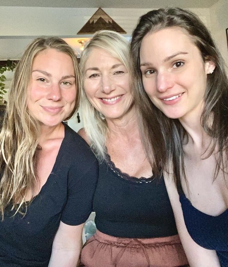 Boobace grand-mère et filles nn pour commentaires