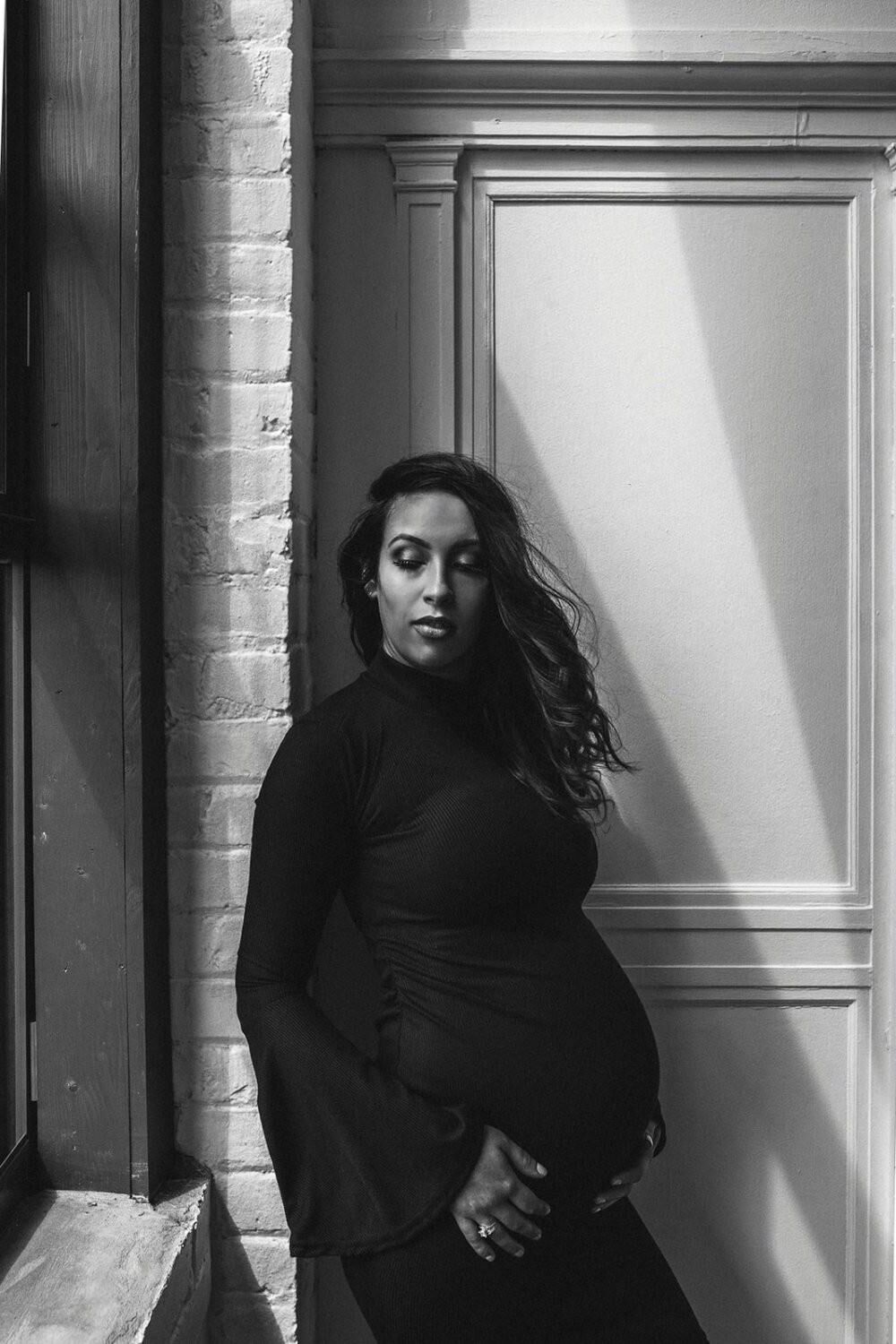 Brunette Preggo impressionante