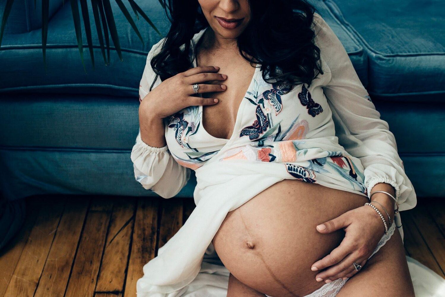Brunette Preggo impressionante