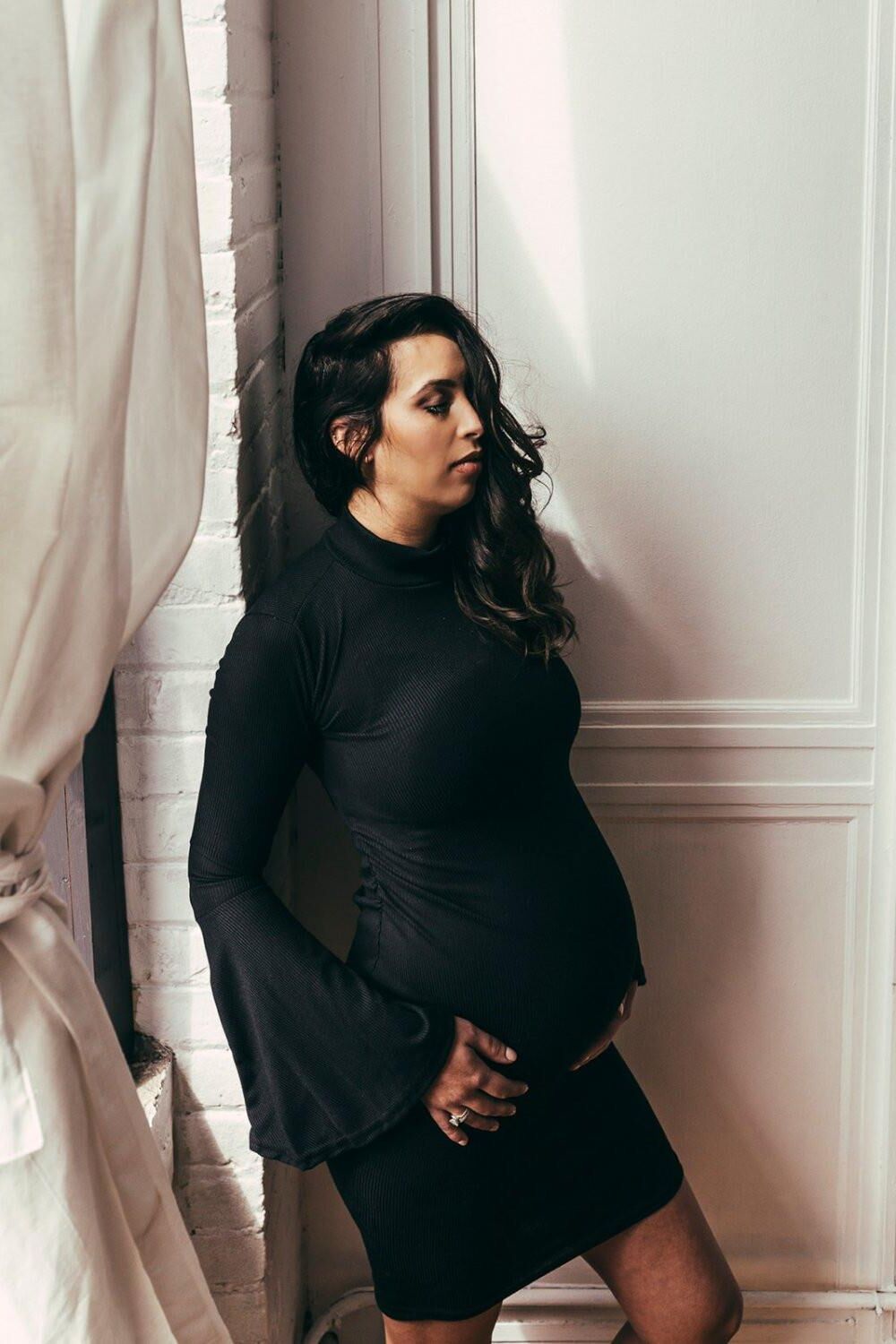 Brunette Preggo impressionante