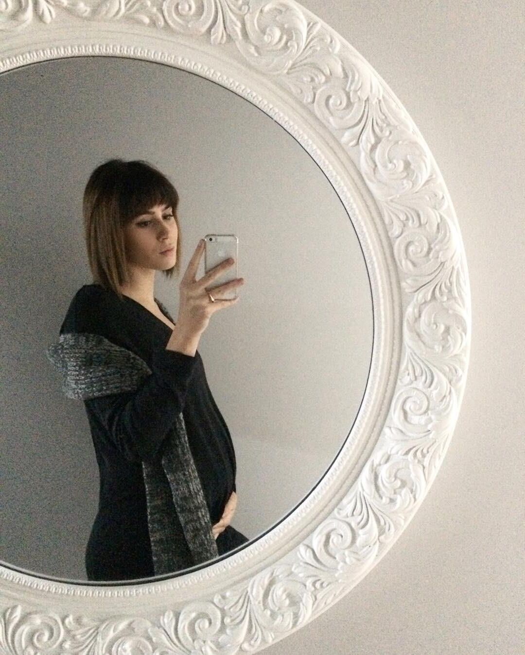 Cassidy é uma vagabunda MILF sexy (fotos grávidas incluídas)