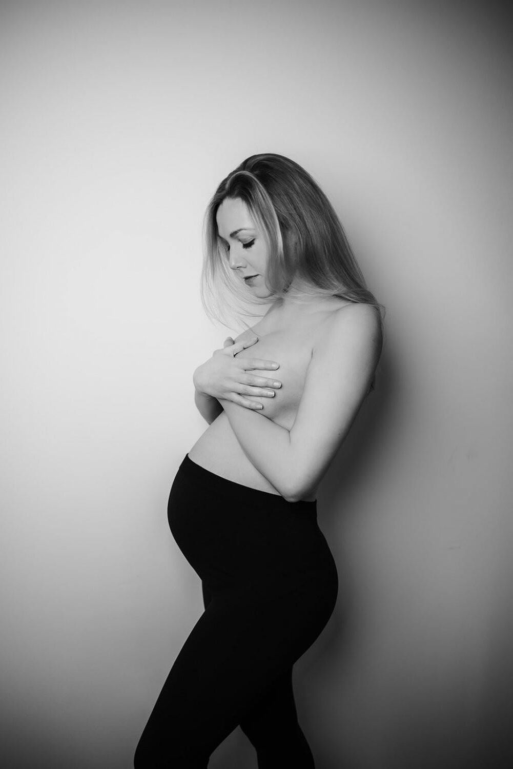 Preggo Blonde mostra seu corpo incrível