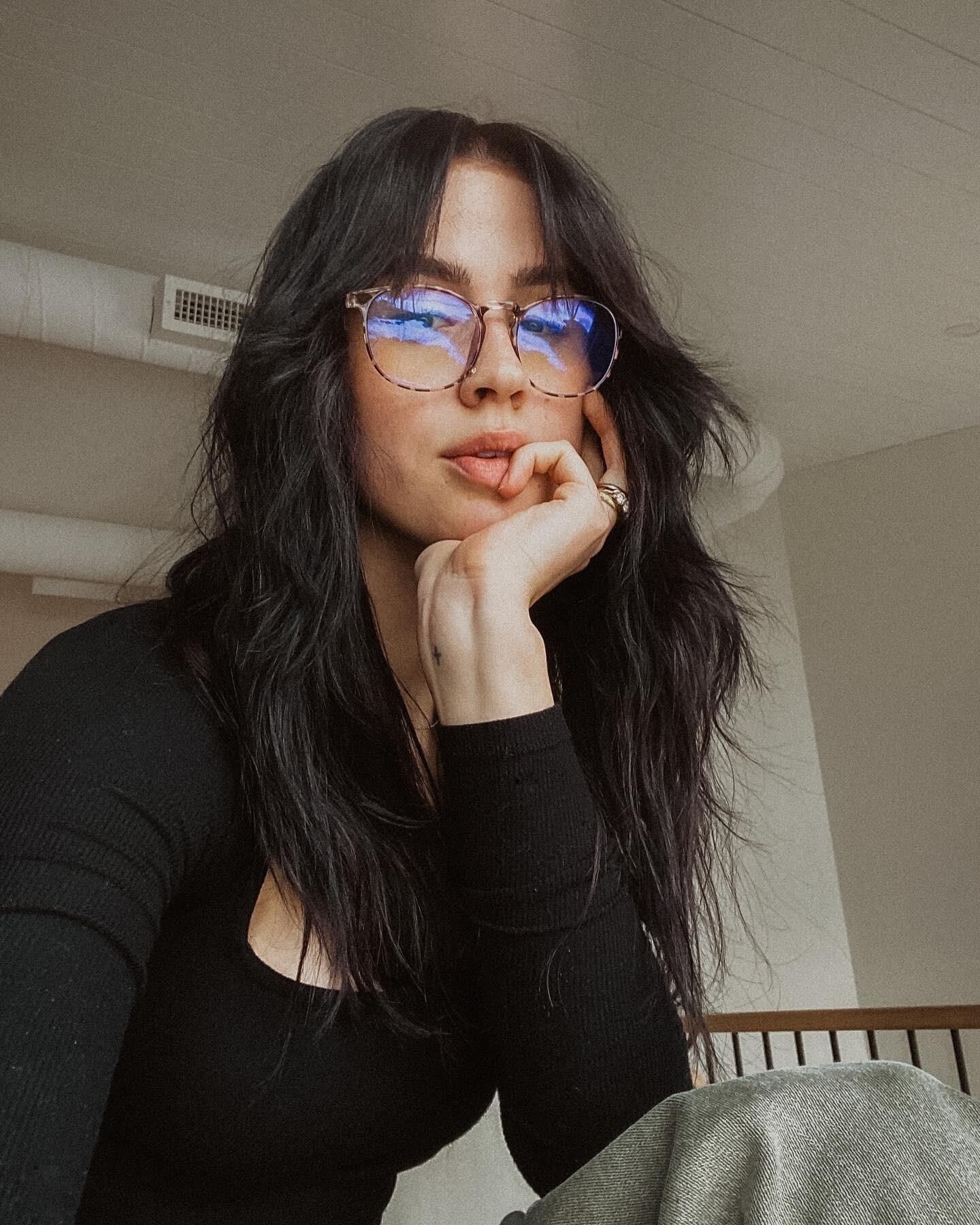 Cassidy é uma vagabunda MILF sexy (fotos grávidas incluídas)