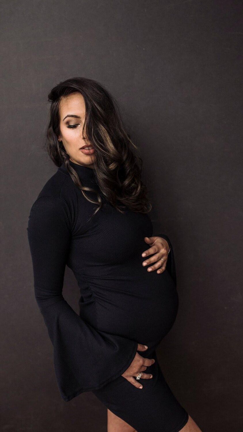 Brunette Preggo impressionante