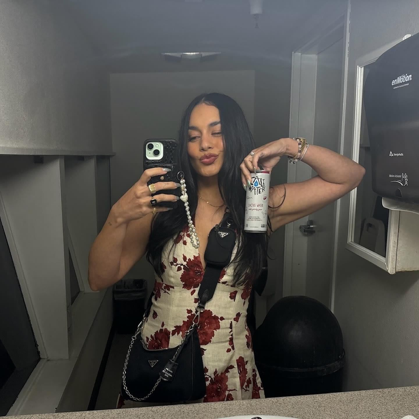 Vanessa Hudgens Instagram, biquíni, grávida